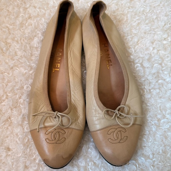 CHANEL Tan and Cream Cap Toe Logo Ballet Flats 38.5 - Picture 2 of 9
